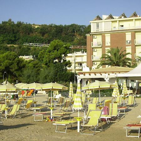 Hotel La Perla Купра-Мариттіма Екстер'єр фото